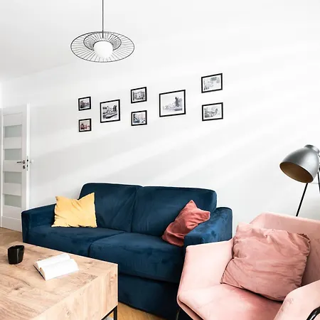 Elegant 3city In With Parking By Renters Apartment